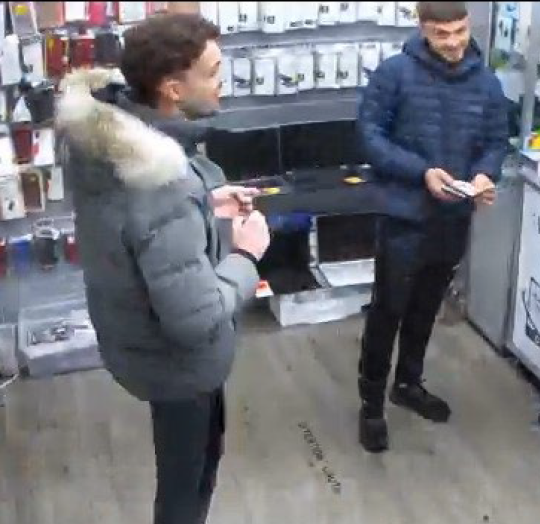 WestYorksPolice's tweet image. Police have released a CCTV image of two men they would like to speak to in connection with a burglary in Pudsey.

Anyone with info is asked to contact police 
☎️101 or 
💻westyorkshire.police.uk/contactus 
➡️13230596660

Read more here:westyorkshire.police.uk/news-appeals/c…