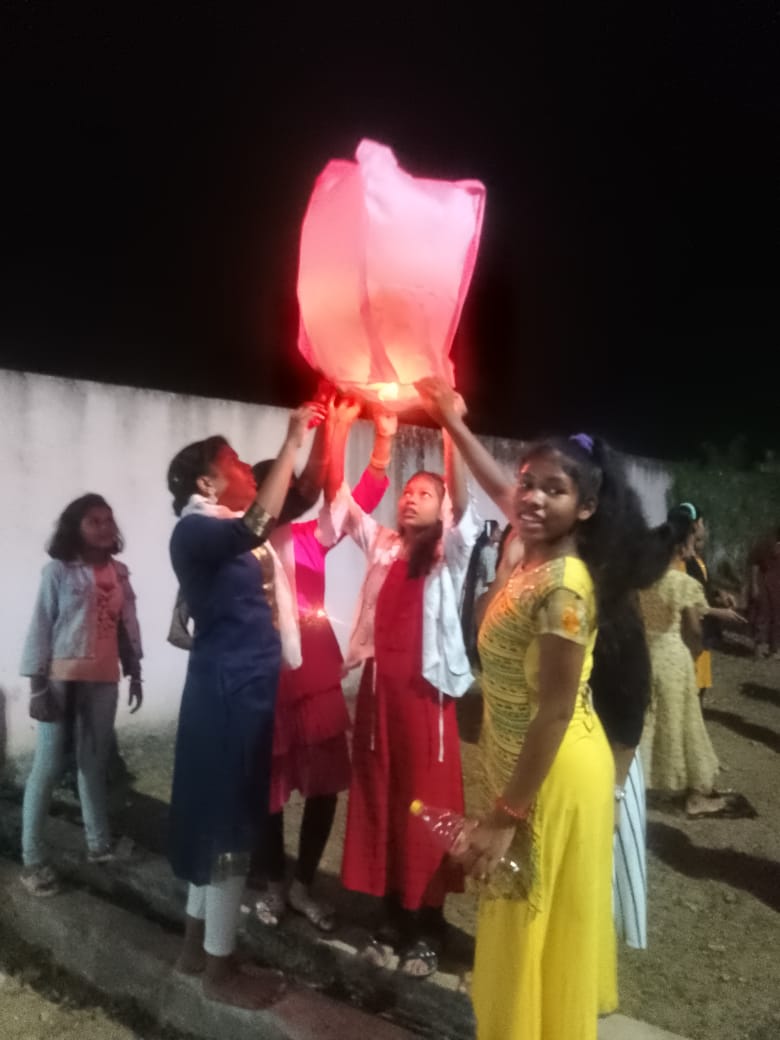DwoGanjam's tweet photo. Celebration of Diwali at ANWESHA Hostel, Bhanjanagar https://t.co/Ms8H1lLgu1