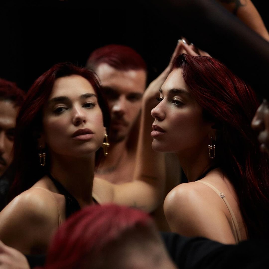 DUALIPA's tweet photo. feeeling all the loveeee on Houdini!! Got a whirlwind few weeks coming up but I just wanted to take a little moment to thank you all so so much!!! I can't believe we're back at it again!!! ❤️🔐 https://t.co/Pz0py55Auc