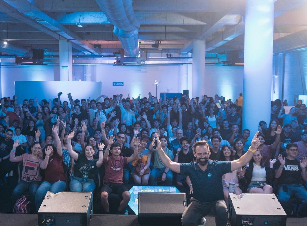 Honored to have spoken at Campus Party Paraguay! Huge thanks to the organizers for the incredible opportunity. I was inspired by the engaged audience and their passion for #NASA's space exploration. Grateful for the experience! #CampusPartyParaguay #SpaceExploration🚀
