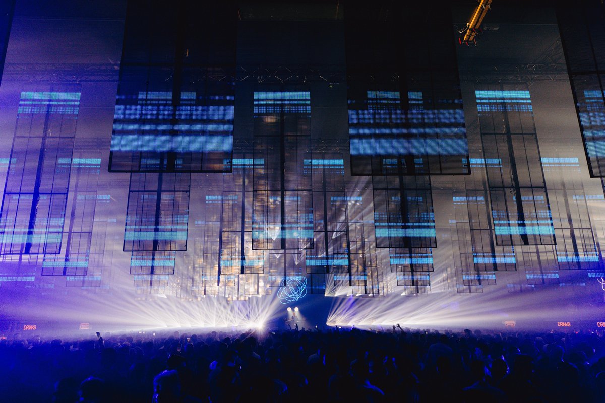 Still buzzing from my show 2 weeks ago at the Waagnatie in Antwerp 🇧🇪🔥 I'm ready to do it over again coming weekend at the Bonzai Records Celebration! Last tix are up for sale now : bonzairetro.com [regular tix and vip are sold out]!