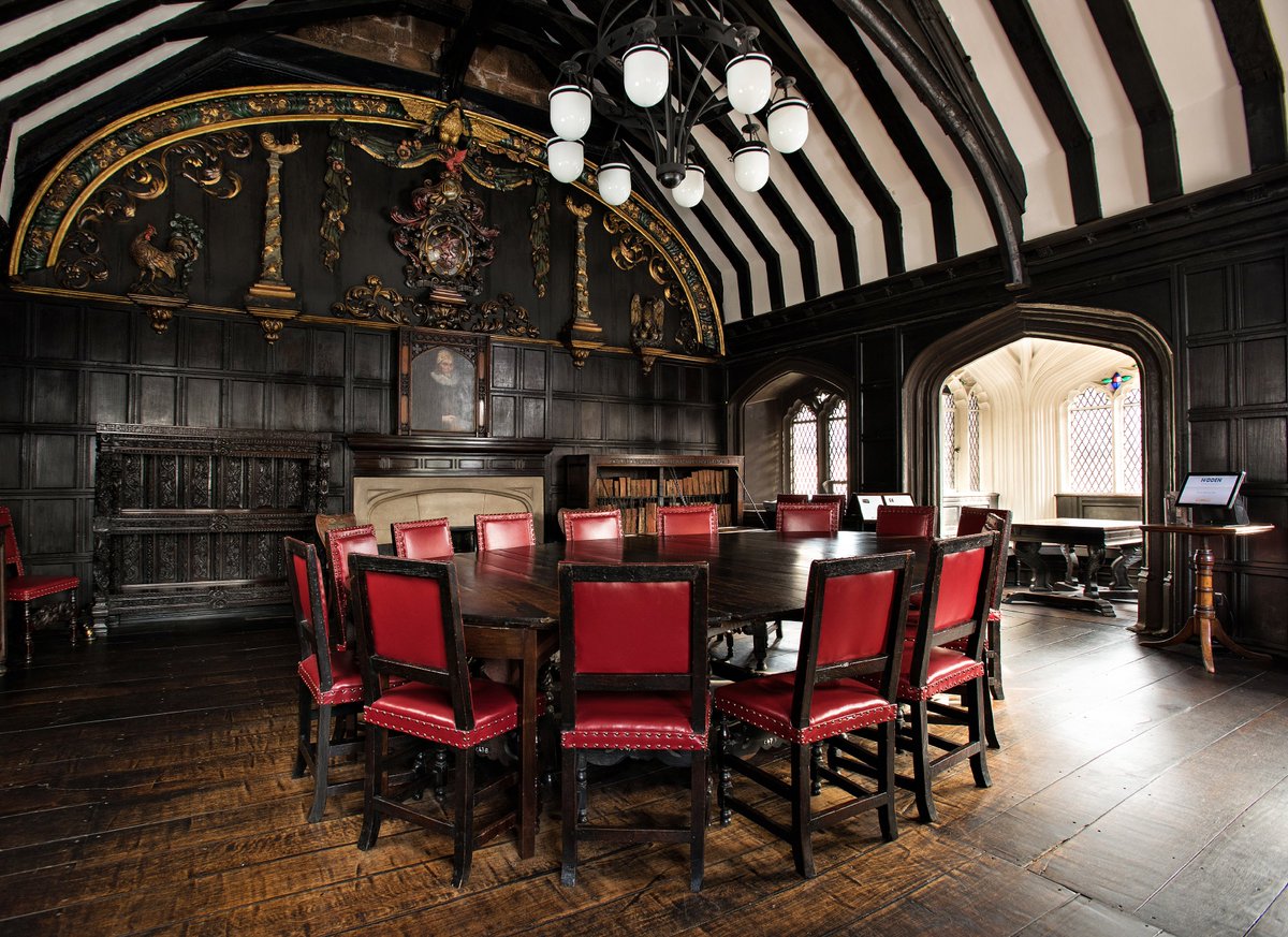 Today is the birthday of philosopher Friedrich Engels and this is the reading room where he and Karl Marx worked together in 1845 👇 The desk and alcove you can see on the right remain unaltered and the books which the men studied are still cared for here at Chetham's Library.