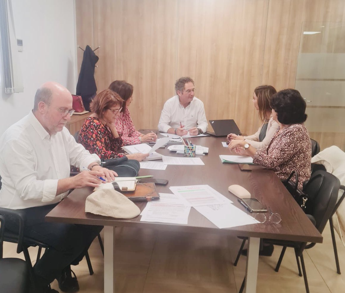 Teresa Pardo Reinaldos🇪🇸 (@teresapardo_) on Twitter photo Mañana se sinergias entre Ayuntamiento de Málaga y Delegación de Justicia.
Abordamos asuntos y mejoras de Justicia Juvenil para Málaga.
Gracias <a href="/paco_cantos/">Pacocantos</a> y a todo su equipo por la predisposición a seguir mejorándolas.
Seguimos 💪 Mañana se sinergias entre Ayuntamiento de Málaga y Delegación de Justicia.
Abordamos asuntos y mejoras de Justicia Juvenil para Málaga.
Gracias <a href="/paco_cantos/">Pacocantos</a> y a todo su equipo por la predisposición a seguir mejorándolas.
Seguimos 💪