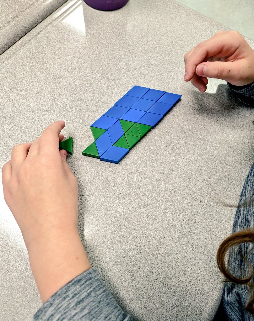 JRiversoCorreia's tweet photo. Using pattern blocks to show our #MathItUp Challenge thinking #dpmath  ...

We decided that the whole = 36

BLUE = 18/36
PURPLE = 8/36
GREEN = 10/36 https://t.co/wAFdcnrqBi