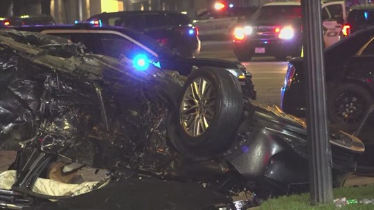 A car speeding through a red light in downtown Houston caused a crash that killed six people and hurt two others. Three of the victims were former UH football players.

What we know about the victims: khou.com/article/news/l…