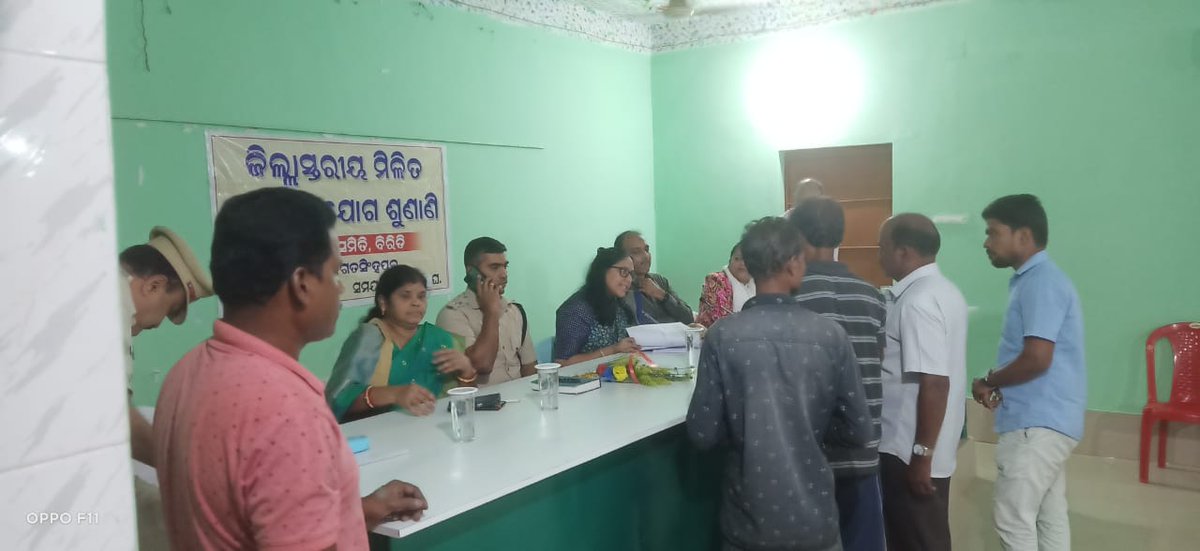 CollectorJspur's tweet photo. ବିରିଡି ବ୍ଲକରେ ଅନୁଷ୍ଠିତ ଯୁଗ୍ମ ଜନ ଅଭିଯୋଗ ଶୁଣାଣି ଶିବିରରେ ଜିଲ୍ଲାପାଳ, ଆରକ୍ଷୀ ଅଧିକ୍ଷକ, ଜିଲ୍ଲା ପରିଷଦର କାର୍ଯ୍ୟ ନିର୍ବାହୀ ଅଧିକାରୀ, ବିଭିନ୍ନ ଜିଲ୍ଲା ସ୍ତରୀୟ ଓ କ୍ଷେତ୍ରୀୟ ଅଧିକାରୀଙ୍କ ଉପସ୍ଥିତିରେ ପଞ୍ଜିକୃତ ୫୬ଟି ଅଭିଯୋଗର ଶୁଣାଣି କରାଯାଇଥିଲା, ତନ୍ମଧ୍ୟରୁ ୧୯ଟି  ଅଭିଯୋଗର ତତ୍କାଳ ଫଇସଲା କରାଯାଇଥିଲା । @gapg_dept https://t.co/lCHBGOGcI9