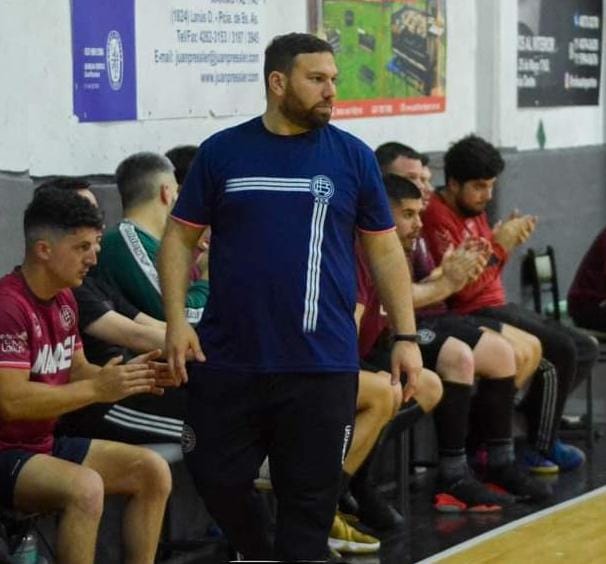 Vuelve el Granate !
Después de un vibrante empate con Comunicaciones, Lanús regresa a la máxima categoría del handball masculino.
Al aire su DT Nahuel Ritacco.
Youtube/Twitter/Facebook