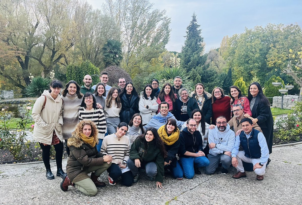 GRACIAS de ❤️ a todos los profes y comunidad educativa de Alcalá y Zuera que han participado en este bonito encuentro de formación. 

Sigamos compartiendo PASIÓN y VIDA. ✨

#entrecosturasSG #educaresnuestrapasiónSG