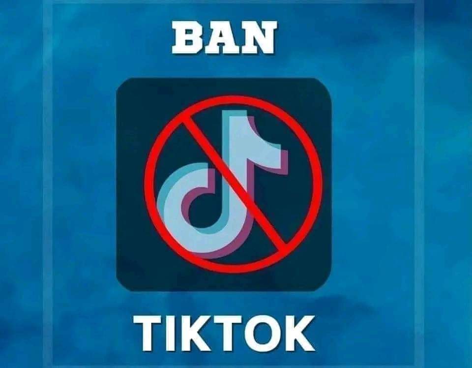 Mukun_dai's tweet image. जा टिकटक जा,
तैंले रानीलाई भन्दा दासीलाई राम्री देखाइस्।
तैंले राजकुमारलाई भन्दा घाँसकुमारलाई स्मार्ट देखाइस्।
तैंले महानायकलाई भन्दा कलौटेको छोरोलाई अग्लो देखाइस्।
तैंले माथिको भन्दा तलको छ्याङ्ग देखाइस्।
तैंले खोपी भन्दा पँधेरो शक्तिशाली देखाइस्।