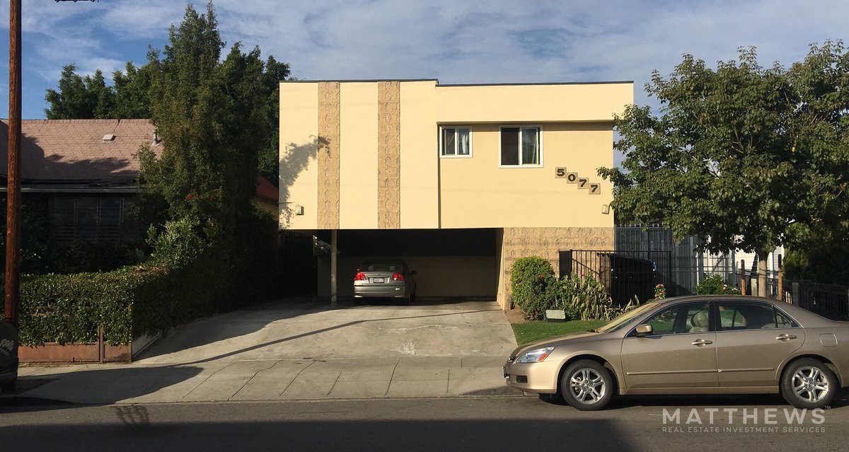 LA_Multi_Fam's tweet image. We buy Dingbats in LA, where we add ADU's in the front & back carports.
Here is a before & after of one of our projects, where we added a 1BR in the front & 2BR in the back.
Construction cost $270,000. New income $50,000.
$6,000 rent reductions to existing rent controlled…