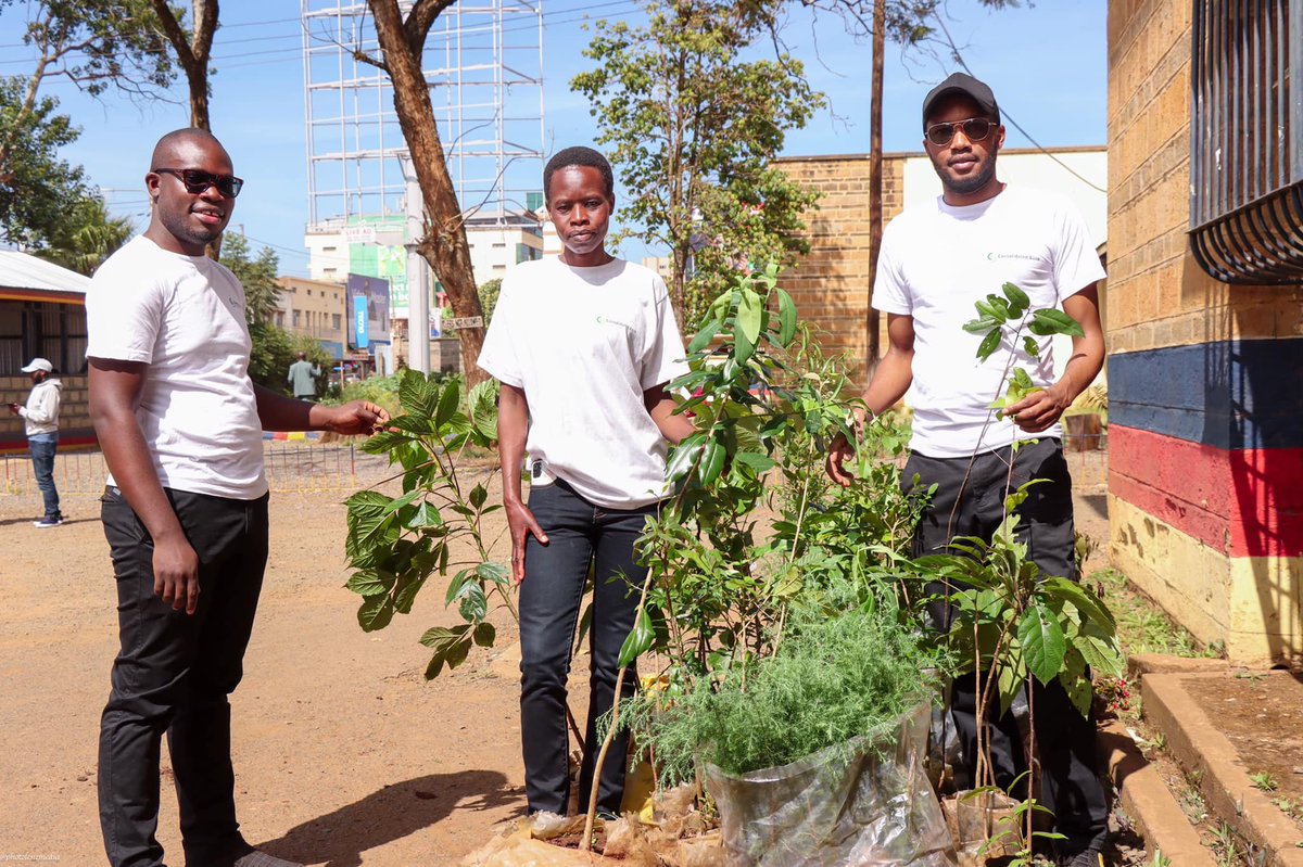 consolidatedKe's tweet image. On Saturday our Eldoret branch took part in planting over 300 diverse tree species at the Eldoret Central Police station.

#NationalTreePlantingDay2023
#TreePlantingWithConsoBank 🌱