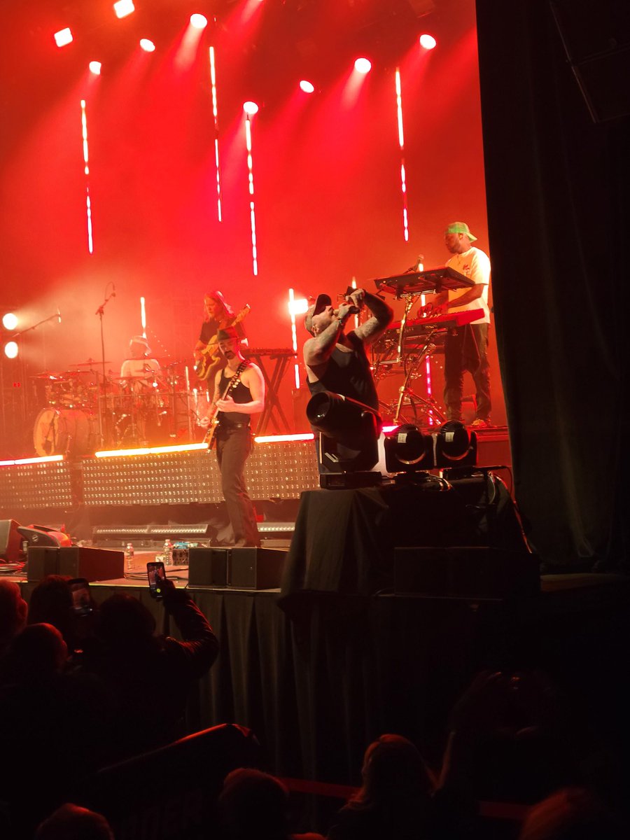 4evermariaaa's tweet photo. I saw @teddyswims in Boston last night and 100% fell so inlove w this man fuck https://t.co/mjm8jsWYgU