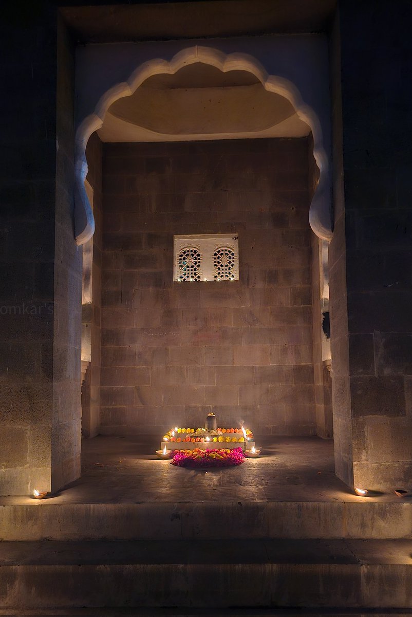 श्रीमंत नानासाहेब पेशवे समाधीस्थळ दीपोत्सव साजरा केला... 

#History 
#theme_pic_India_heritage 
#theme_pic_India_Diwali2023 

Cc: @AjaatShatrruu
