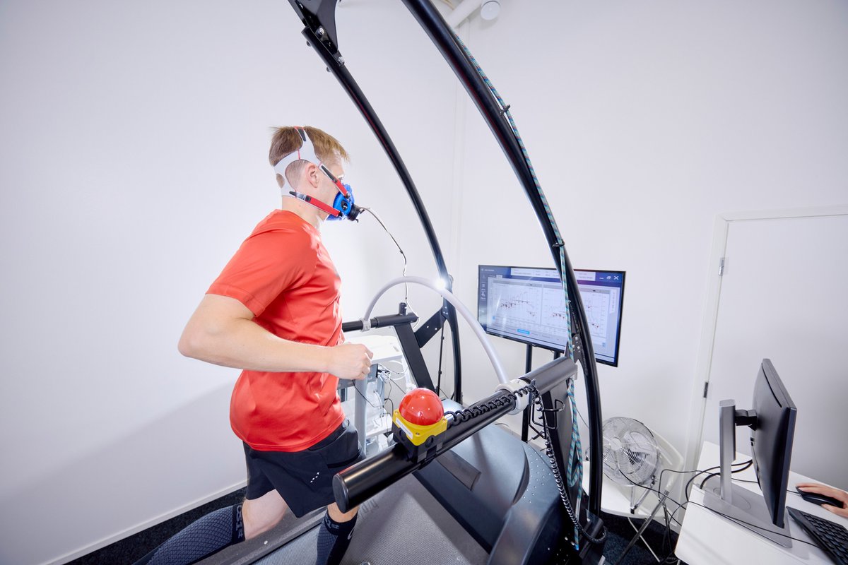 HuaweiFr's tweet image. Découvrez le #Huawei Health Lab en Finlande !
Doté d'équipements de pointe (simulateur de ski et une piscine à contre-courant), ce laboratoire sert de plateforme de recherche sur les #algorithmes de suivi de la santé afin d'améliorer les performances des montres connectées.