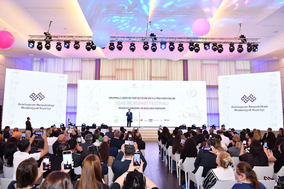 uif_az's tweet photo. Noyabrın 13-də Heydər Əliyev Mərkəzində Uşaq İncəsənət Festivalının bağlanış və qaliblərin mükafatlandırılması mərasimi keçirilib

Ətraflı: https://t.co/rMmENb34Cm

#Azərbaycan #HeydərƏliyev #ÜmummilliLider #UluÖndər #UİF #mədəniyyət #incəsənət #incənəsətfestivalı #festival https://t.co/hKJOwfgRar