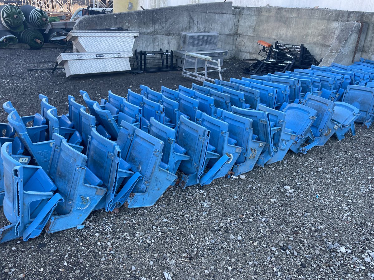 If anyone wants seats from the sky dome I know where to get some.