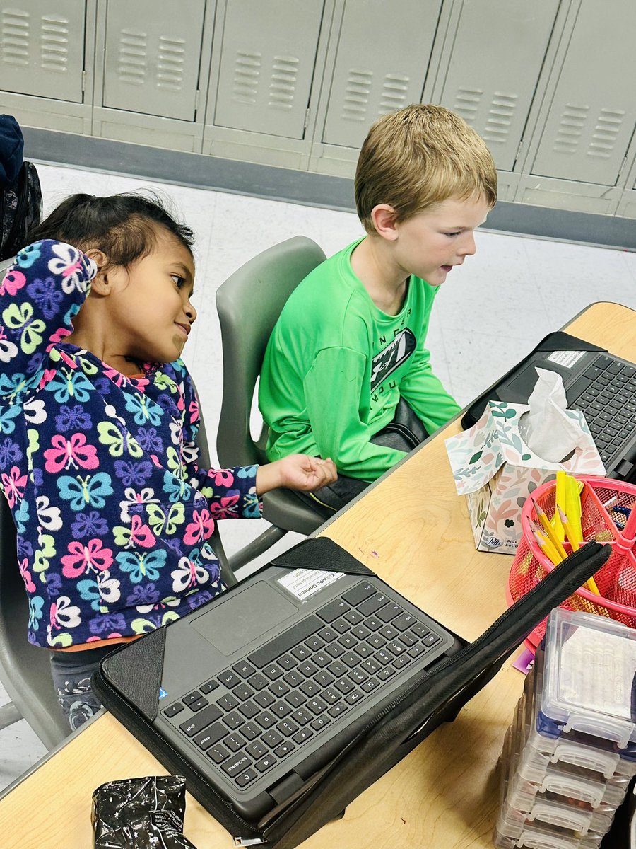 elementarywithB's tweet photo. Conference prep with our accountability partners! I loved hearing, “Welcome to my classroom Mom/Dad!” 😉🤝 @NatcherElem @TheLeaderinMe #habithub https://t.co/jkoE3GDEA3