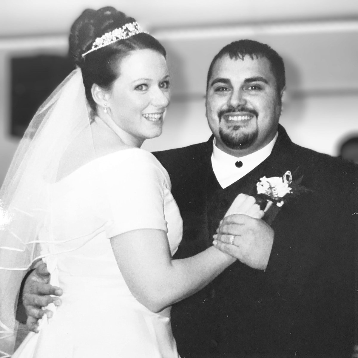 𝚎𝚍𝚍𝚒𝚎 𝚗𝚊𝚟𝚊𝚛𝚛𝚎𝚝𝚎 tweet media