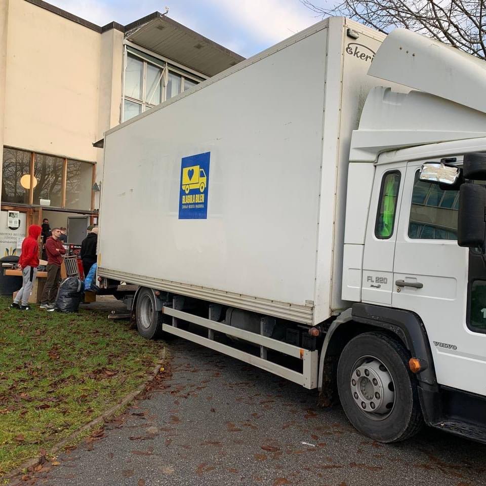 On last Saturday, we loaded a large truck with all kinds of things to be sent to #Ukraine
We loaded medical equipment, furniture,hygiene supplies, generators, tires, a couple of solar panels and lots of clothes! We are grateful to every person who helped us!!
#standwithukraine