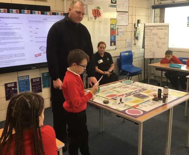 MerPolWirral's tweet photo. #TeamBeb are delivering #MiniPathfinders to year 6 pupils this week at Bidston Village.
Day 1 - choices/consequences re knife crime, hate crime, ASB & drugs.
Promoting alternative activities such as sport through @ActiveWirral
#Prevention #OpSceptre #AntiBullyingWeek2023 #Evolve https://t.co/pb96FgX26p