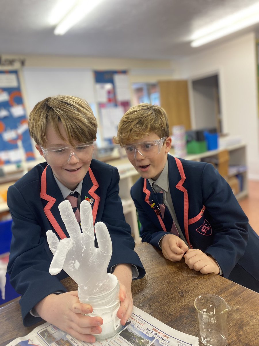 AlleynCourtSci's tweet photo. Year 5 have been having some fun with irreversible changes! #AlleynCourtScience https://t.co/ar9uGRDAOj
