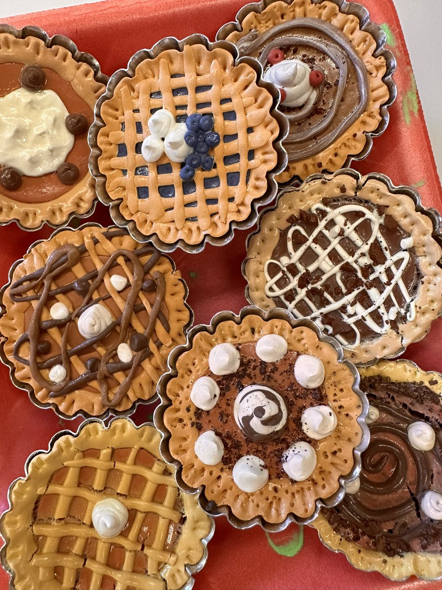MtViewArtRoom's tweet photo. Welcome to the art room bakery with 4th grade!! We’re so excited to send these mini clay pies home next week!🥧 https://t.co/Aq2iHKeUJf
