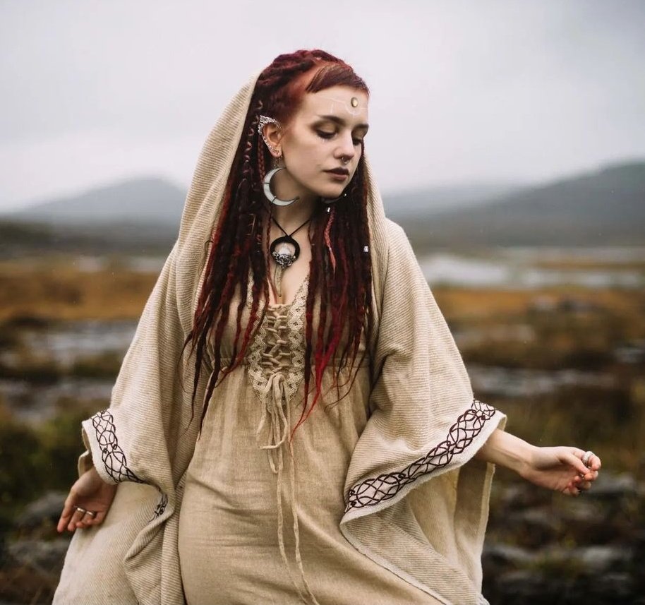 aGoddessFae's tweet photo. 🅰︎🅸︎🅽︎🅴︎▔▔▔▔▔▔▔▔▔▔▔
┊ ┊ ┊✧𝔻𝕚𝕠𝕤𝕒 𝔽𝕒𝕖.
┊ ┊ ┊ ┊✯𝕊𝕠𝕓𝕖𝕣𝕒𝕟𝕒 de 𝔸𝕧𝕒𝕝𝕠𝕟.
┊ ┊ ┊✫Hija de Morrigan y Odín.
┊ ┊✧Unida al ℝ𝕒𝕘𝕟𝕒𝕣𝕠𝕜.
┊ ✯𝔻𝕦𝕒𝕝. Vida y Muerte.
┊Todo un misterio.
▔▔▔▔▔▔▔𝐌𝐈𝐀 𝐌ᶜ𝐃óiteáin
ʀᴛ+ғᴀᴠ https://t.co/GNU0ehp4uU