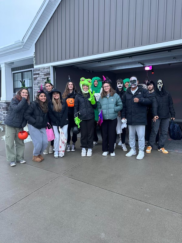 WOPublicSchools's tweet photo. As part of our strategic plan we have strived to develop & implement global initiatives.

We recently welcomed a group of 26 French exchange students & chaperones from our sister school in Yssingeaux, France and got to show them what WO was all about! We are excited to send a group of our own students to visit their new friends in France in the Spring of '24. 

They got to experience snow, sand, ships, strikes, skating, and scaries with their @westottawahs hosts! 

#GoWO 
#WeareOne
