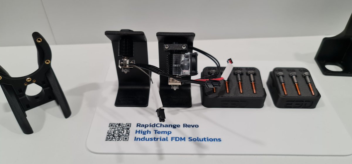 brendonbuilds's tweet photo. Curious of the print quality of mod0? Maybe you saw the #Open5x CF-PC parts at the @E3DOnline High-Temp Hotside display at @formnext_expo?

Thanks for the pictures @3DPBelgian &amp; @sjlyons50!

I wonder if anybody else has any pictures? https://t.co/lw6e91kiJj