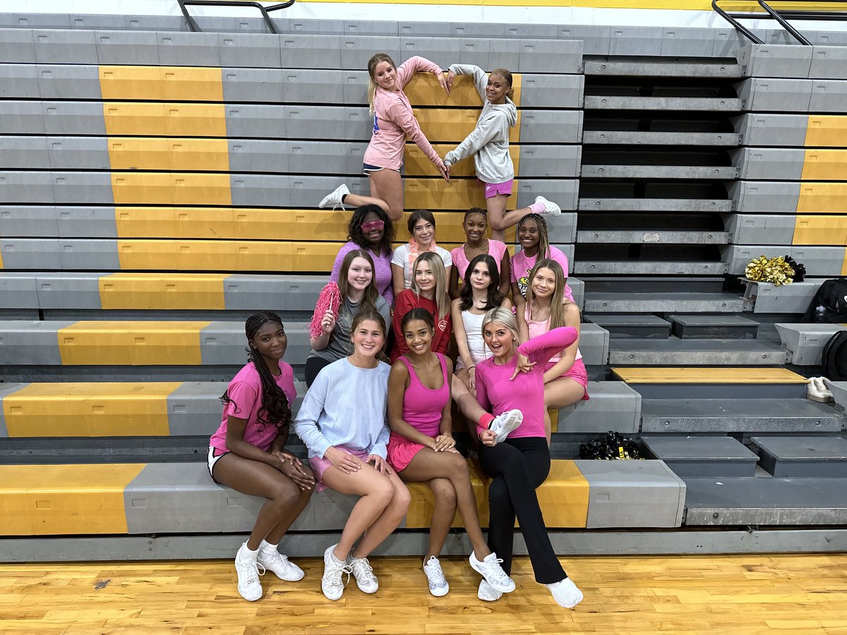 Last October practice! #Pinkout ⁦<a href="/TJoyRoberts1/">T.Joy Roberts</a>⁩ ⁦<a href="/Amy_LLewis/">Amy L Lewis</a>⁩