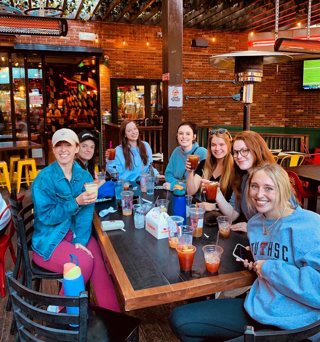 CncharliesLV's tweet photo. She’s getting married!! 👰♀️💍💒 #lasvegas #carlosncharlies #carlosncharlieslasvegas #happyhourtime #happyhourlasvegas #marriedinvegas #vegasbachelorette #partyinlasvegas #drinkslasvegas https://t.co/wBiWdIm3Kz
