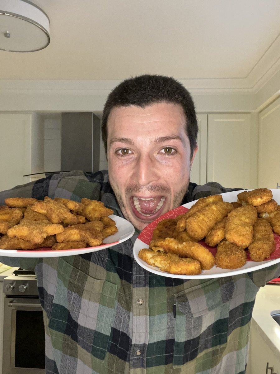 Happy International Chicken Nugget Day!  Are you team nuggets or strips?

#InternationalChickenNuggetsDay <a href="/SwissChaletCA/">Swiss Chalet</a>