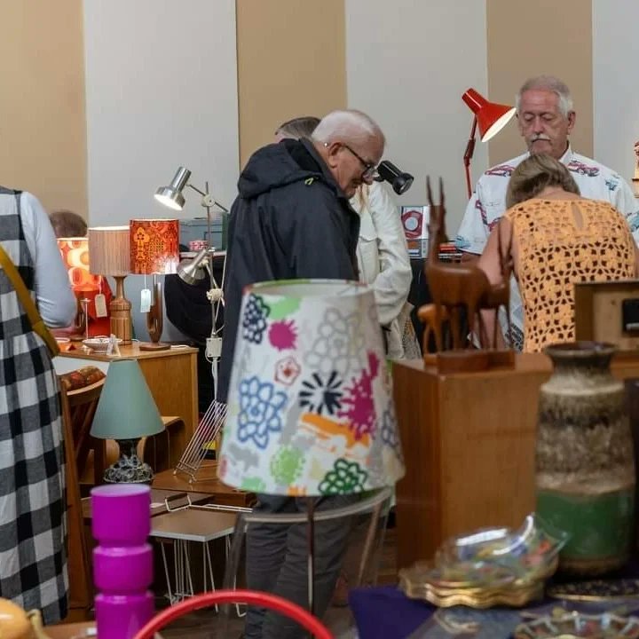 RosiesBazaar's tweet photo. Step back in time and experience the retro magic at our festive vintage market! 

This is your opportunity to find that unique Christmas gift and maybe even treat yourself!

We have a variety of stalls including #fashion, #furniture and #homewares as well as #festive treats. https://t.co/yD4RCbxPV8