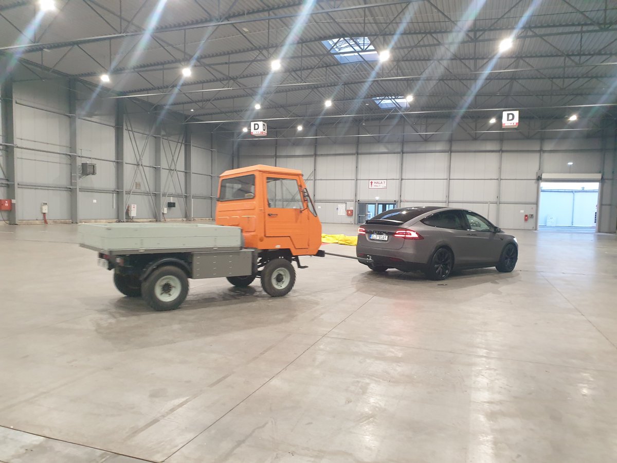 HatasLukas's tweet photo. Hlásím, že @elektromobilycr https://t.co/cJNGy57Yu7 právě dosáhly 1000 členů. 

Foto jen ilustrační, ale třeba se někomu přestavba #multicar na baterky může hodit... https://t.co/K2CP53p4g8