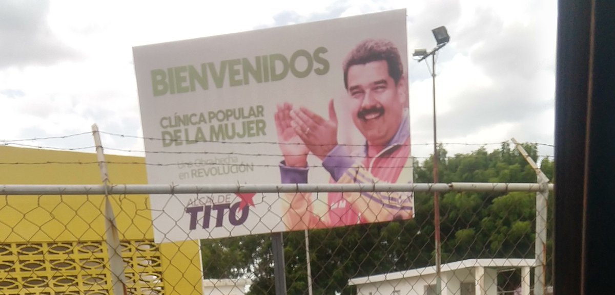 dfradragon's tweet photo. @NicolasMaduro @amarcanopsuv @OviedoPSUV  Sr Alcalde usted hace cuánto no visita la clínica dela mujer en las Amazonas. Y no le voy hablar de la clínica porque por lo menos está trabajando. Le voy hablar de las calles alrededor. Calles destrozadas y aguas negras por doquier. https://t.co/CBVBd6iINB