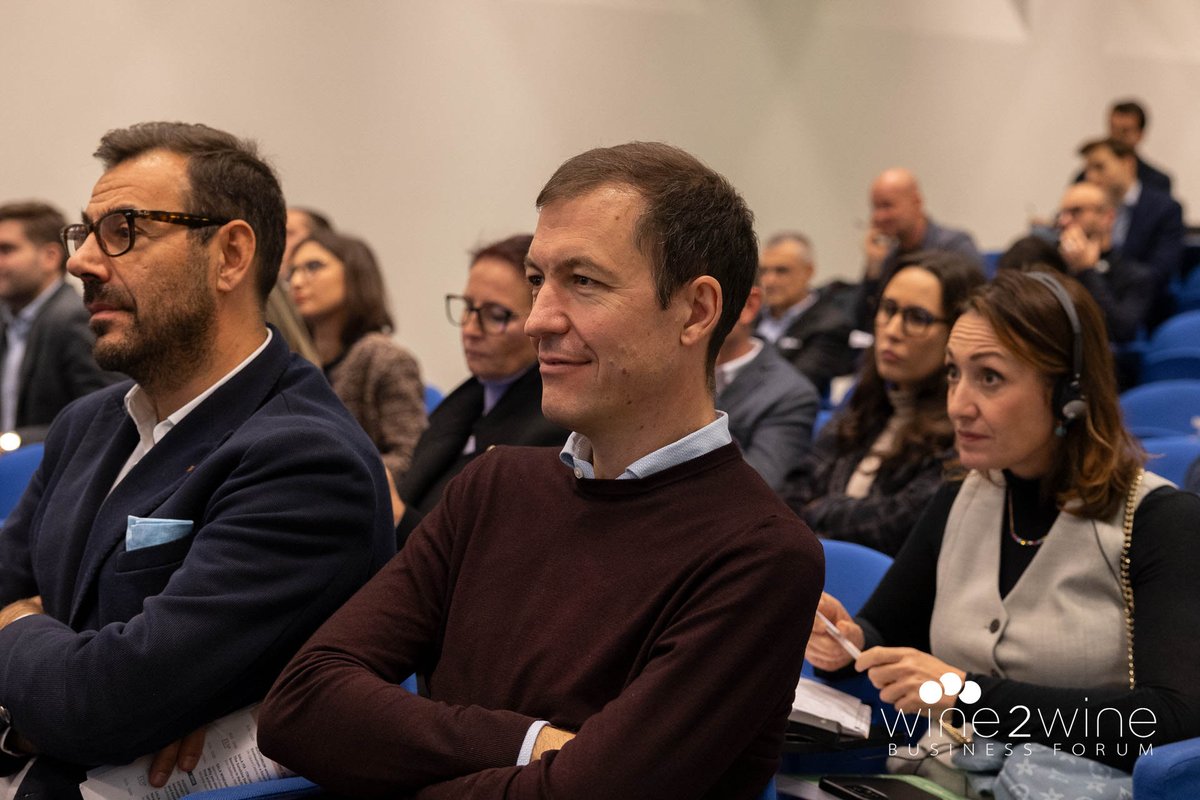 🤝 #wine2wine2023 - Day 1 in numbers: 4 rooms. 14 tracks, 21 sessions, 2 Tasting Sessions , 50+ international speakers, 1 Book Corner, 1 Podcast Marathon. See you tomorrow! #10yearsofwine2wine #wine2wine #italianwineambassador @Vinitalytasting