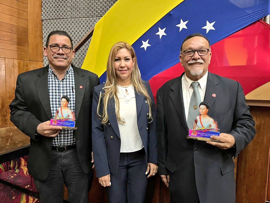 William Fariñas: "La defensa del esequibo es un tema de unidad nacional, este no es un tema de partidos, la participación de todas y todos los venezolanos este #3Dic será una demostración de soberanía de un pueblo que defiende su tierra".
#ElEsequiboX5EsVenezuela