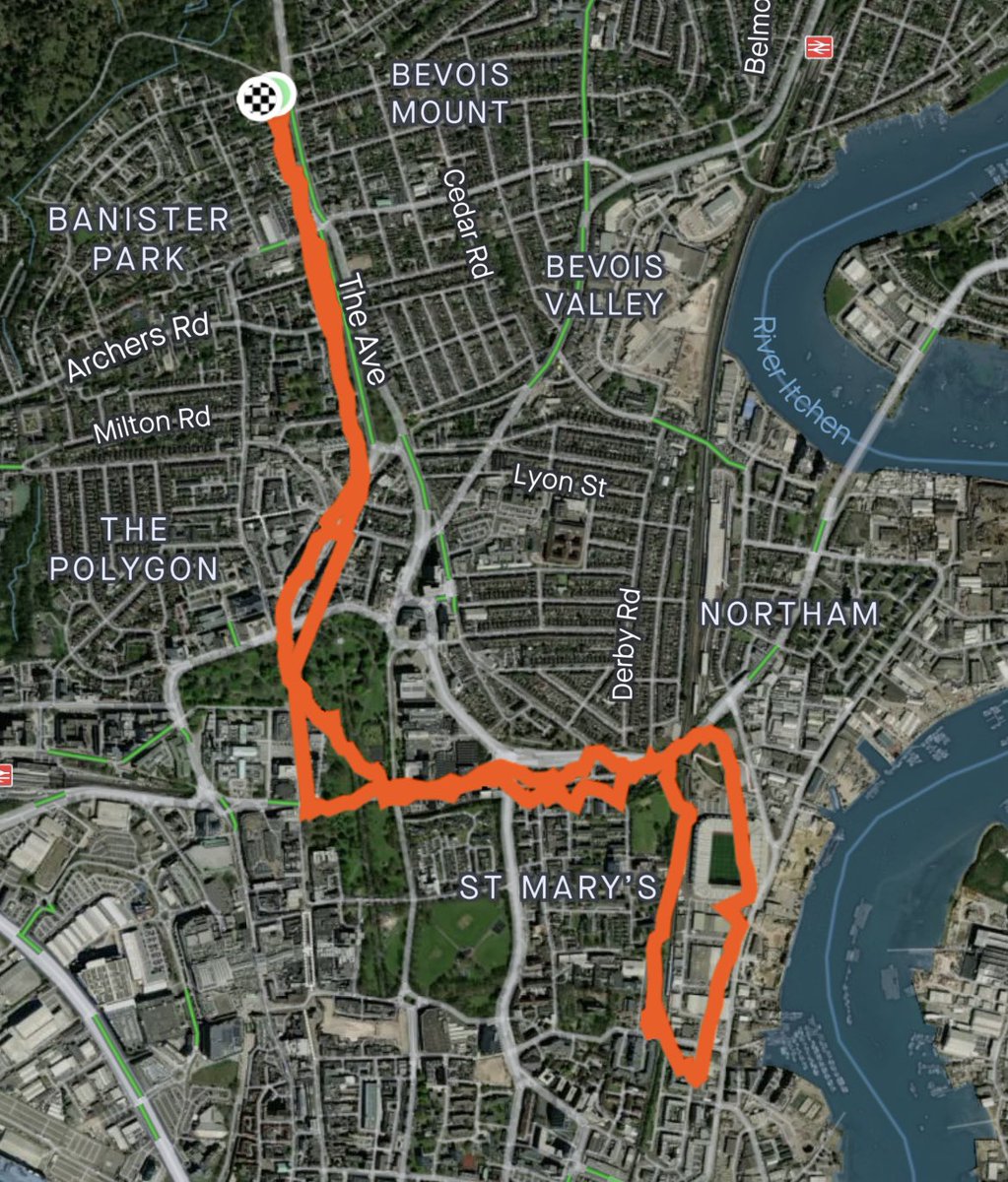 Well we do say: “be seen, be safe!” Another 3 great social runs tonight. Thank you Dave, Mike and Jo for leading the sessions. Great to see old faces and some new ones!

See you at training on Wednesday which will take place on The Common. Meet outside the Hawthorns at 18:30.