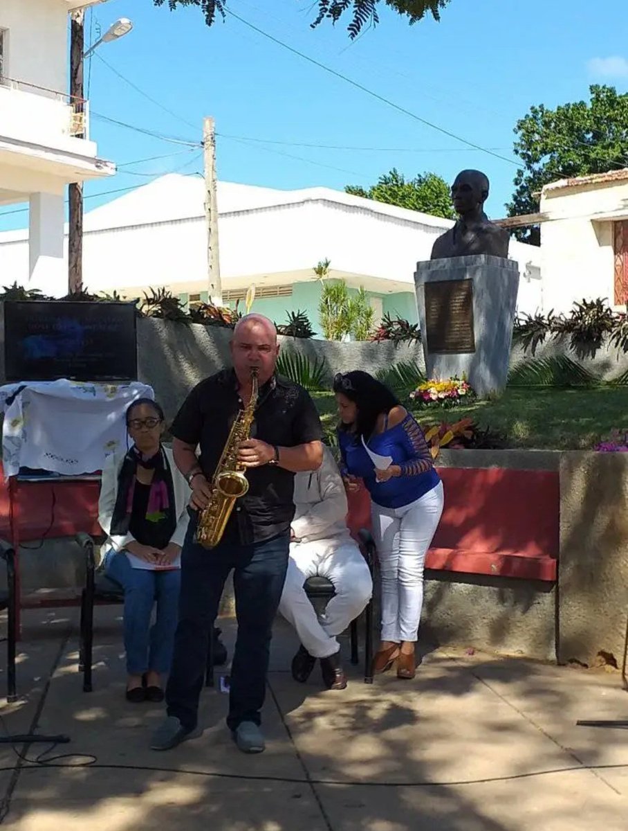 EMontecallado's tweet photo. En el parque municipal de Madruga, frente al busto del maestro José Urfé, se conmemoró el 66 aniversario luctuoso de quien no dejó morir el danzón al incorporar el montuno al baile nacional. https://t.co/n2LyFu7iQ2