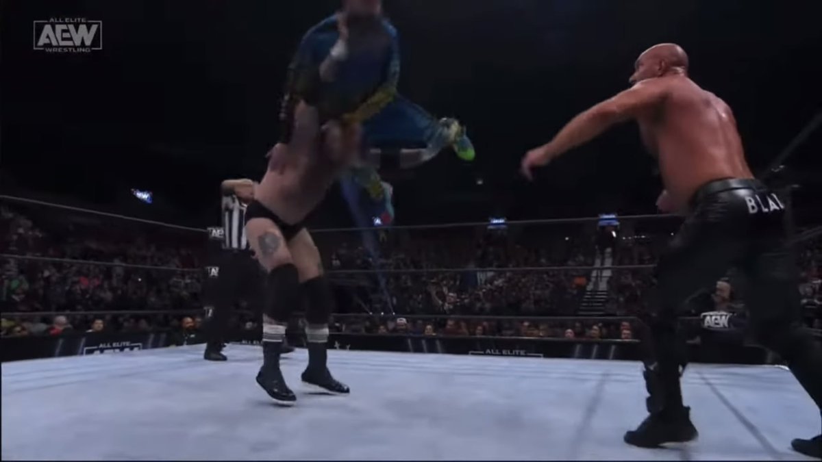 Bonus match - Colt and Cutler vs The Butcher and The Blade youtu.be/tgDMKACX3-I?si…