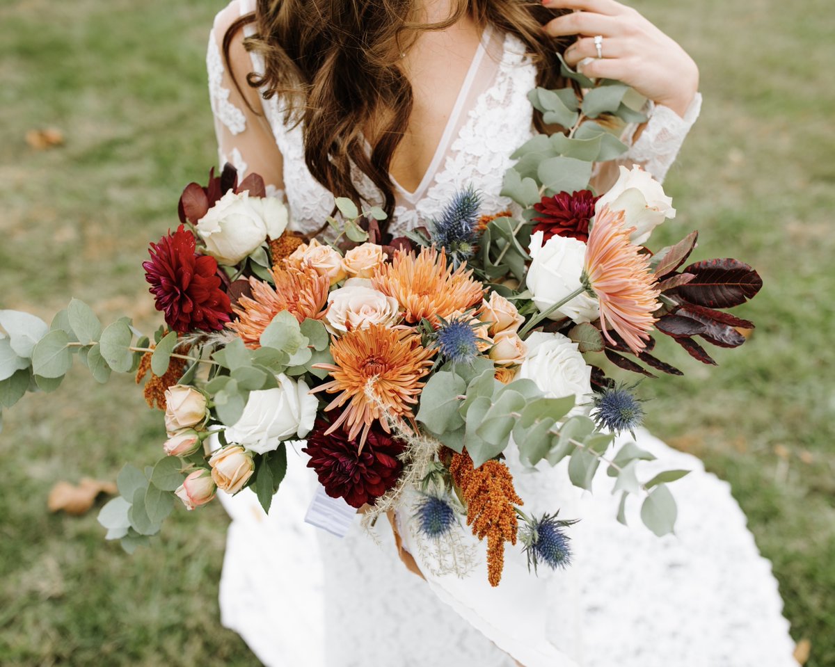 VictorianGardn's tweet photo. It’s that autumn colors kind of day!!!🍂🍁
.
.
@sycamore.creek.ranch
 #KCweddingflorist 
#kcbride 
#wedKC  
#Kcflorist 
#weddingstylist 
#buildakcwedding 
#fineartflorals 
#FloralDesign  
#VGBlooms 
#Bransonweddings 
#StLouisweddings 
#Missouriwedding 
#Kcflorist 
#floralinspirat https://t.co/2y2LmR86n7