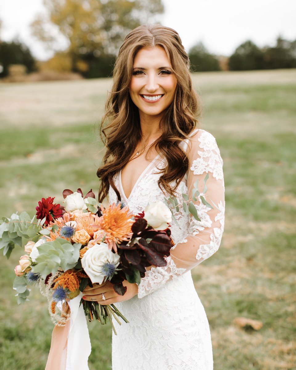 VictorianGardn's tweet photo. It’s that autumn colors kind of day!!!🍂🍁
.
.
@sycamore.creek.ranch
 #KCweddingflorist 
#kcbride 
#wedKC  
#Kcflorist 
#weddingstylist 
#buildakcwedding 
#fineartflorals 
#FloralDesign  
#VGBlooms 
#Bransonweddings 
#StLouisweddings 
#Missouriwedding 
#Kcflorist 
#floralinspirat https://t.co/2y2LmR86n7
