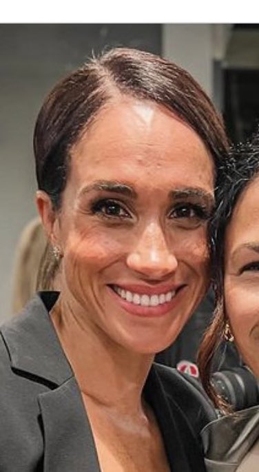 Do I think #MeghanMarkle looks happy, healthy, & #Thriving? No.

How can she relaunch the #LifestyleBlog #TheTig if she’s this “stressed & worn down” w/ Nannies helping take care of 2 children, & staff assisting her?

Is this weight loss gone too far? Looking for sympathy? What?