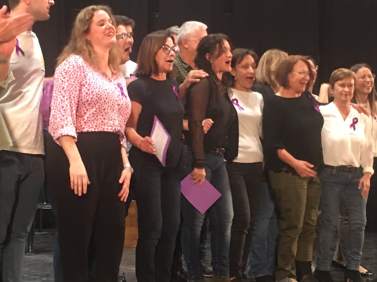 psoeBenimaclet's tweet photo. Magnífica representación de la Asociación Cultural y Teatral Isabel de Villena “Machista Yo? Qué Va..
Cuatro escenas sobre la #ViolenciaDeGénero de la vida cotidiana. Una reflexión actual y real de esta lacra social.
#StopVG #NiUnaMenos https://t.co/hT2mFLFHID