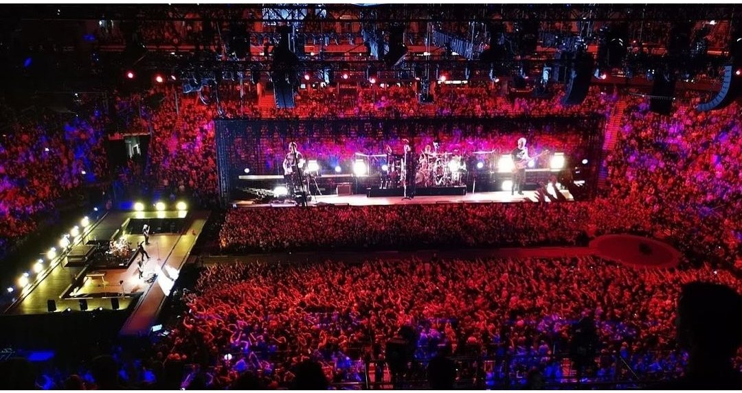 nesimachado's tweet photo. Fui lembrada de que hoje, cinco anos atrás, eu estava em Berlin para o último show do @U2 da #u2eitour. ❤️
📷 kicsob (via @U2start no Instagram) https://t.co/s0uq1miMMt