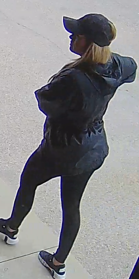 Do you recognize this woman?

She's wanted for allegedly stealing jewelry from Everett Jewelry on E 70th back at the beginning of October>>> tinyurl.com/35ezfzjj
