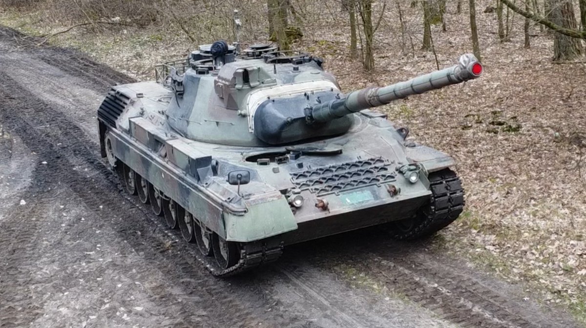 ArkadiuszMolis1's tweet image. Good evening. It's a success! A Leopard 1A5 from a Polish private museum will go to Ukraine as a crazy museum exchange for old, Soviet WW2 tanks from Ukrainian cities. Currently running raising money for... 1/3 #Tanks #History #WW2