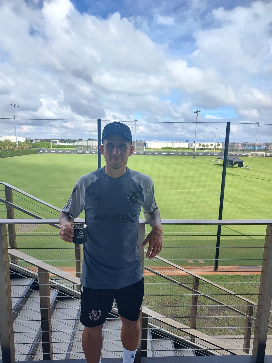 Hoy tocó ir a ver el entrenamiento del Inter de Miami 🩷
Mil gracias a <a href="/Stefanelli21/">Nicolas Stefanelli</a> por semejante invitación y, sobre todo, por ser un tipazo 👏
 Nuevo compañero de streams? Se vienen cosas...