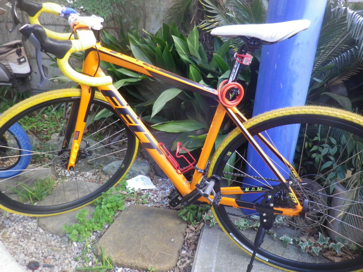 gyow's tweet photo. 先日自転車を盗まれました。写真のFELTのオレンジに黄色の派手な自転車。私のカスタムなので同じものは一台も存在しません。どこかで放置されているのを見かけられたらお知らせください!! #自転車泥棒 #FELT #盗難被害 #拡散希望RTご協力お願い致します https://t.co/fEBAK5rFvf
