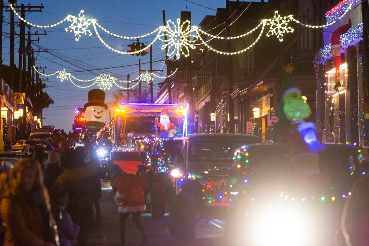 Santa's sleigh bells are getting louder! Christmas on the Comstock is just around the corner—get ready for a sleighful of festive delights! 🎅
December is packed with celebrations to get you in the holiday spirit! Check out what's to come in Virginia City: visitvirginiacitynv.com/christmas-on-t…